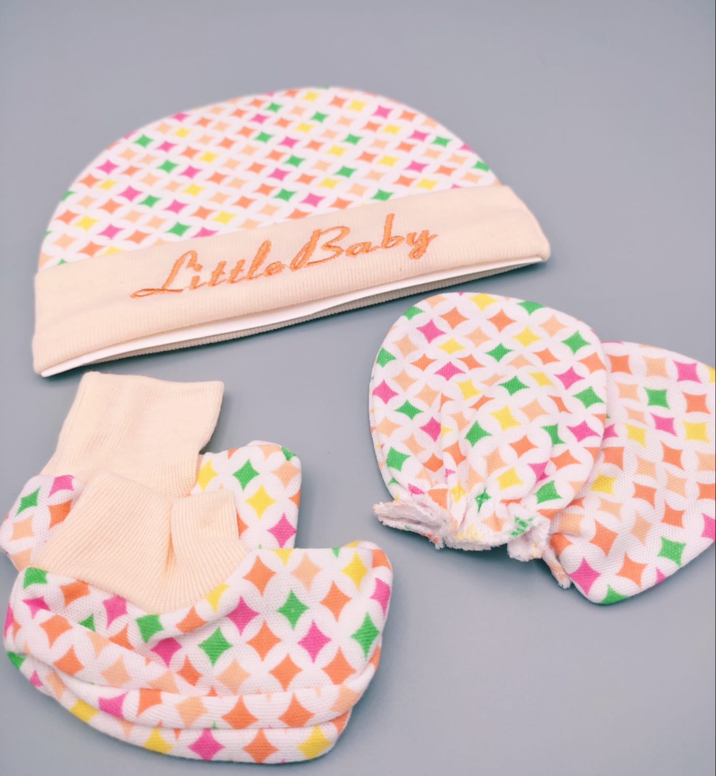 Little Baby Cap and Socks Gift Set - 486 - Default Title - Odeez | Educational Toys Pakistan 