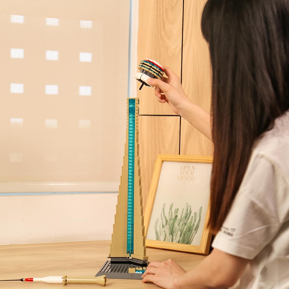 The CN Tower Canada Construction Building Blocks Model 424 pieces - 215