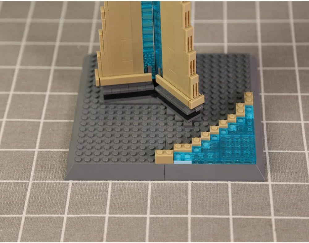 The CN Tower Canada Construction Building Blocks Model 424 pieces - 215